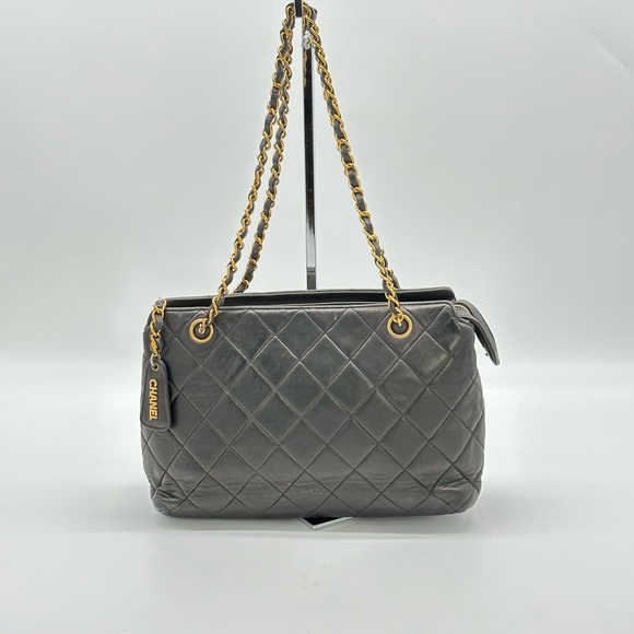 CHANEL Handbags - Chanel Black Leather Vintage Shoulder Bag Totes